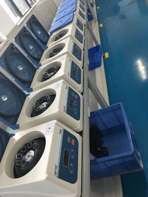 Laboratuvar Kullanımı İçin 4000 RPM Hız ve 1980xg Maksimum RCF'li Taşınabilir PRF Santrifüj Makinesi