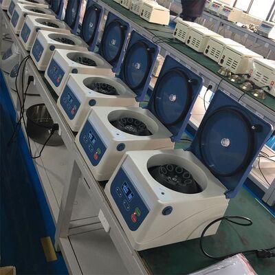 Laboratuvar Kullanımı İçin 4000 RPM Hız ve 1980xg Maksimum RCF'li Taşınabilir PRF Santrifüj Makinesi